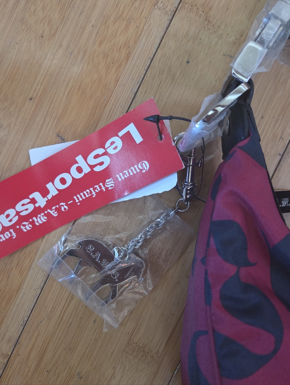 NWT LeSportsac By Gwen Stefani L.A.M.B. Red Mega Hobo Shoulder Bag with Black - Picture 8 of 12